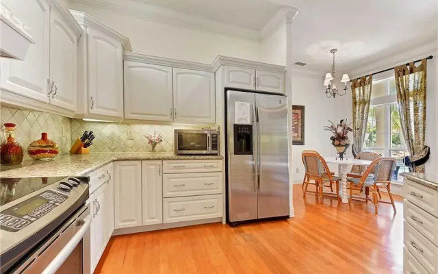 Royal Swan - Three Bedroom Home