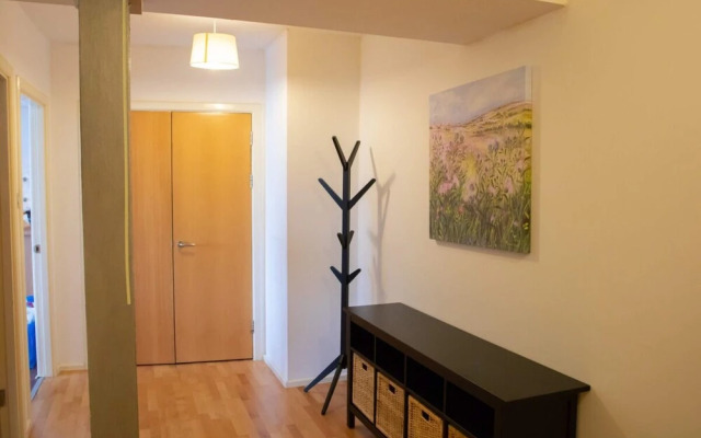 Spacious Flat In Converted Sugar Store