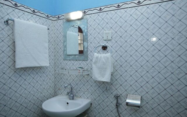 OYO 618 Hotel Middle Point