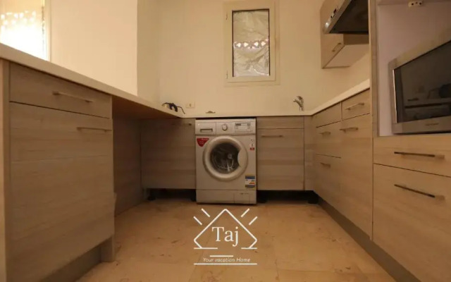 TAJ HOME, exotic ground 2 bedroom, pool, Scarab