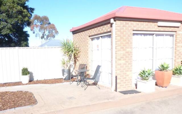 BEST WESTERN Colonial Motor Inn