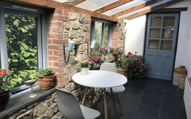 Immaculate 1-bed Apartment Cornwall With hot tub