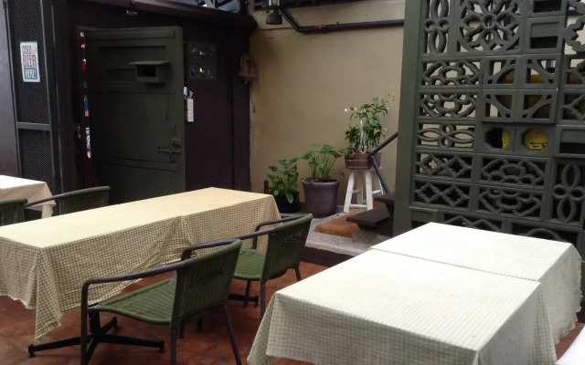 Siri Suvan at Rambuttri Guest House