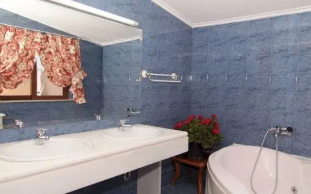 Karavanos Apartments