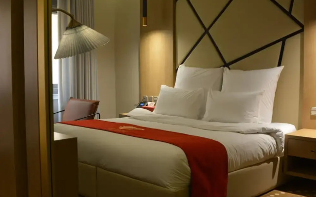 Redwaves Hotel