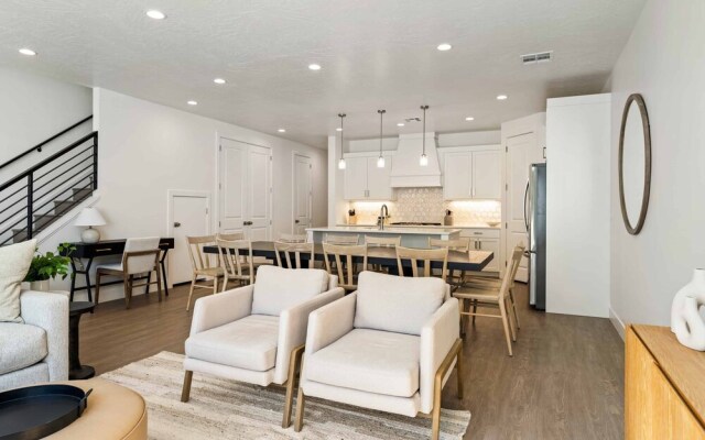 Sixteen Sandals 4 Bedroom Townhouse