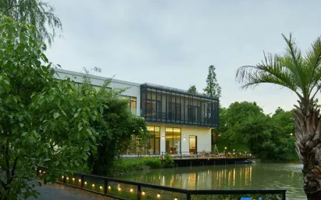 Mulin Riverside Hotel