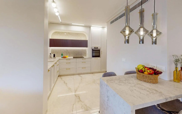 *King David Residences*2 Bd*Pool/Gym/Parking*