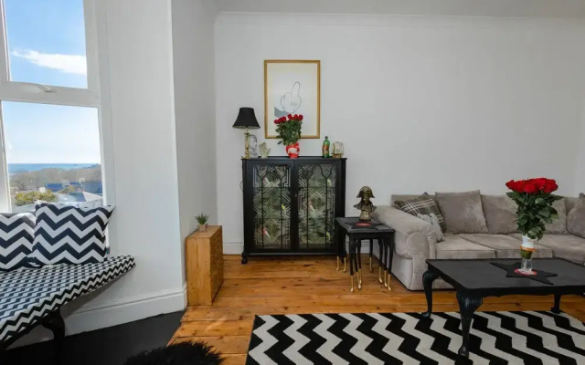 5-bed House With Distant sea Views in Plymouth