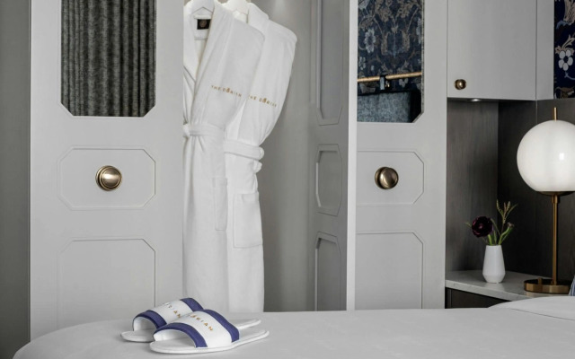 The Dorian, Autograph Collection