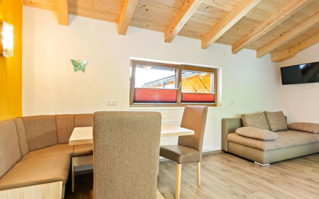 Comfy Apartment in Hollersbach im Pinzgau near Lake