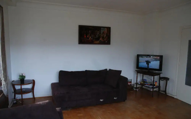 Comfy home for group and family. Wonderful view!