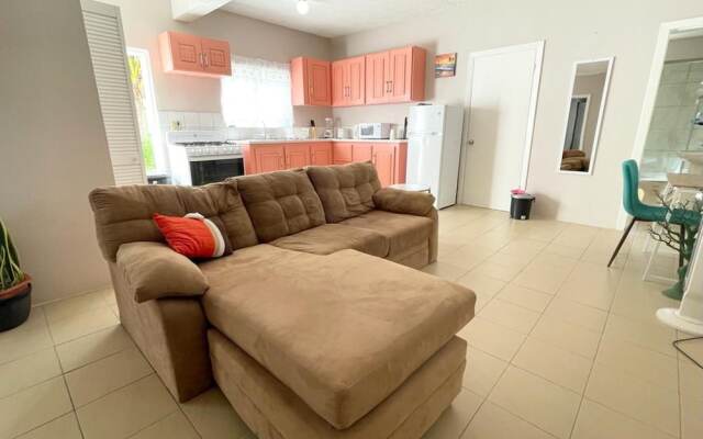 Amazing 2 Bedroom apt 1 Warm, Cosy, Comfortable