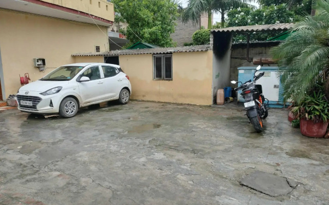 Oyo 92004 Rajeev Pg Guest House