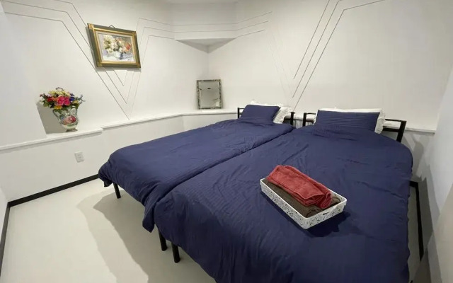 Zenibako House 1F