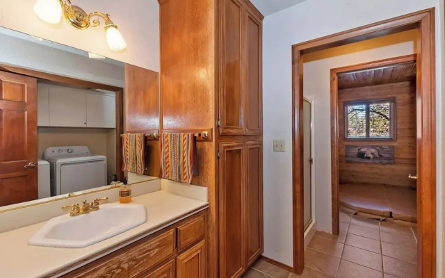 Canyon Castle Mtn Retreat w Hot Tub