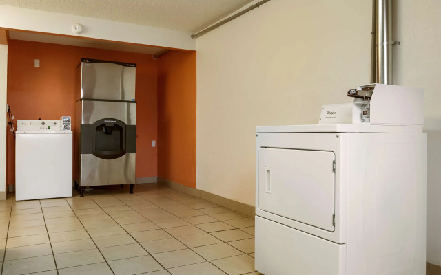 Motel 6 Albert Lea, MN