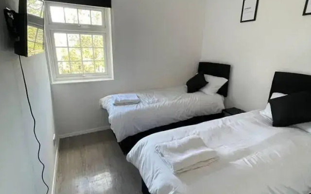 Luxury Spacious 2-bed House in Brentwood Essex