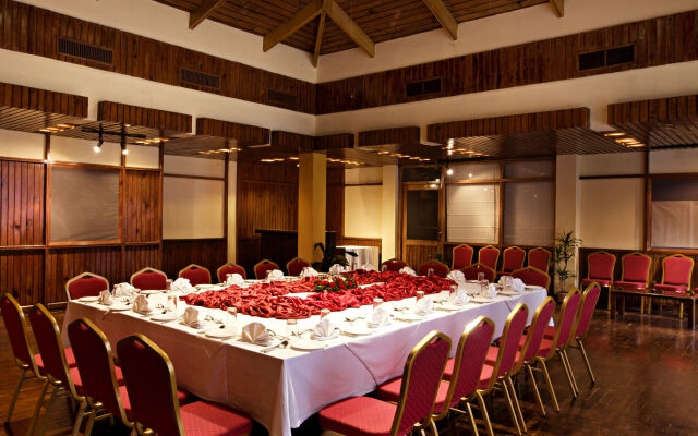 Shangri La Hotel