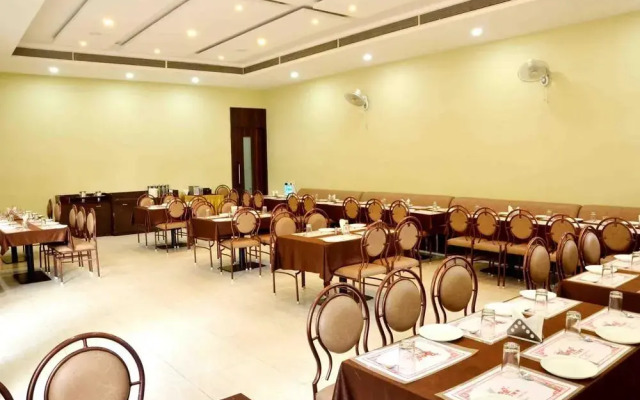OYO 1535 Hotel Bee Town