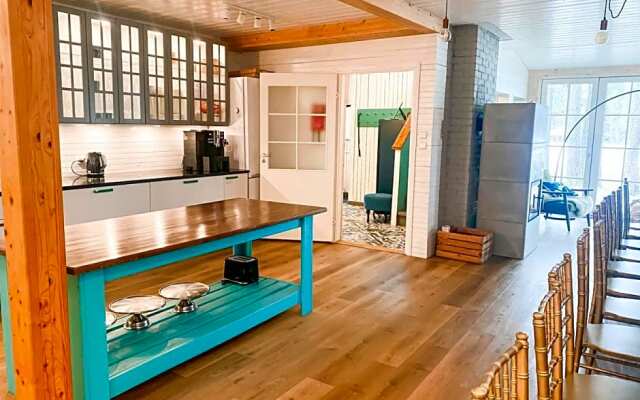 Saarj¿e puhkemaja tuba koos hommikus¿¿giga