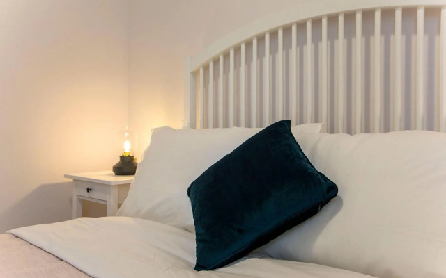 LovelyStay - 2BR Flat with AC in Duque de Loulé