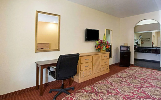 Scottish Inn & Suites