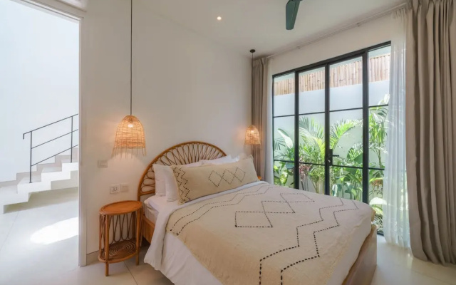 Puri Senang - Modern 4BR Pool Villa · Central Berawa · 6 min to Beach & Finns – Guest Rooms – Tibubeneng