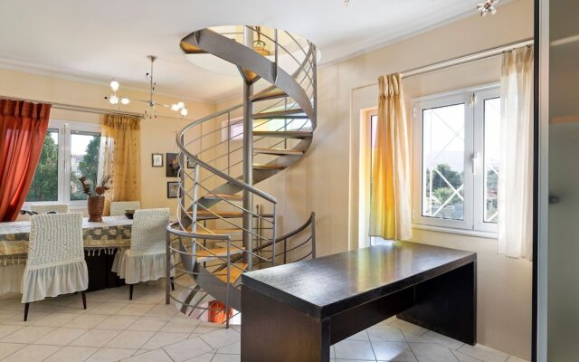 Enchanting Villa in Chalcis with Terrace