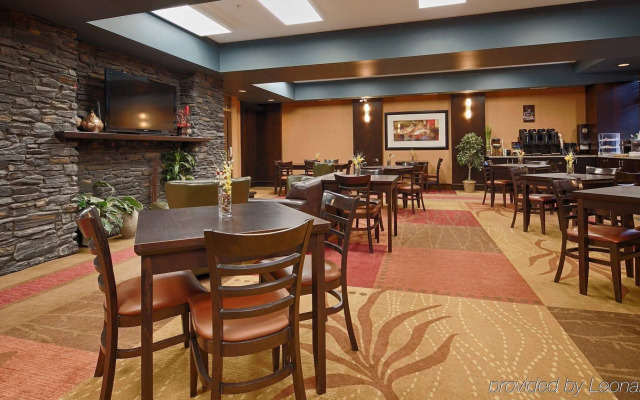 Best Western Bonnyville Inn & Suites