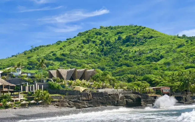 Puro Surf Hotel and Academy