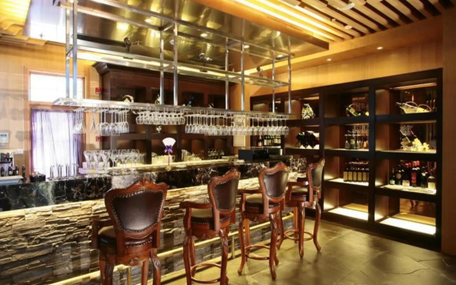 Donghu Lingang Hotel