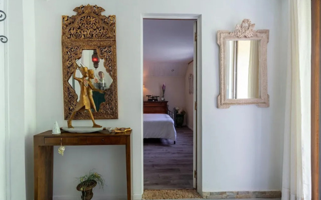 Majestic Holiday Home in Laroque With hot tub