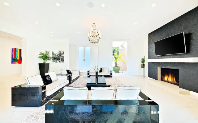 Beverly Hills Luxury Modern Palace
