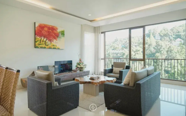 Narwastu hill 6BR villa with pool and movie room