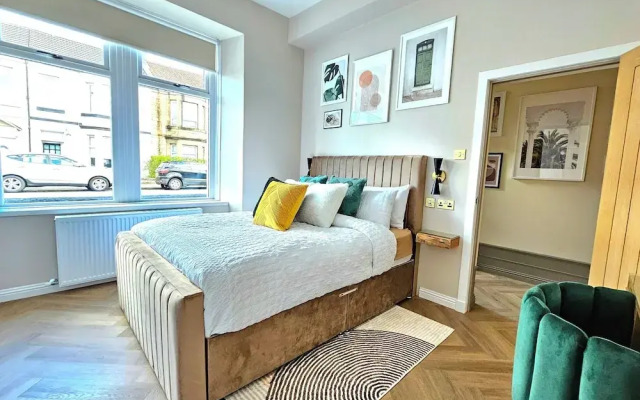 Modern Gem with free parking