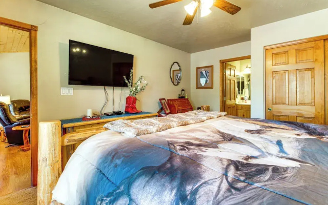 Near Hiking Trails: Heber-overgaard Haven w/ Deck!