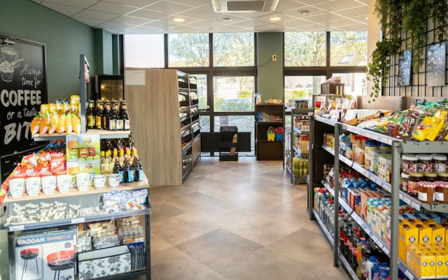 Bungalow in Renesse Near North Sea Beach