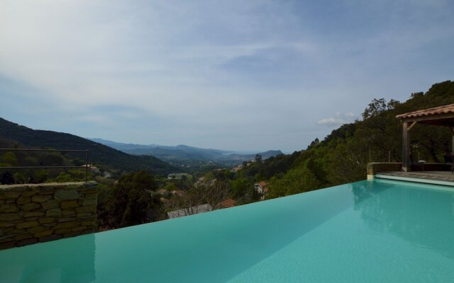 Villa piscine à débordement panorama