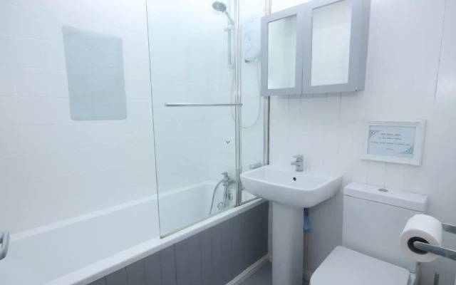 17H Medmerry Park 2 Bedroom Chalet