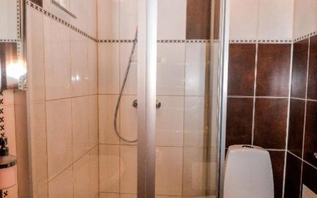 Nida, Kopų 11-11A