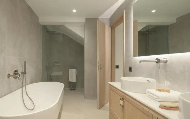 ViveVerde Villa, featuring 3 Pools - Walking distance to Beach & Shops, By ThinkVilla
