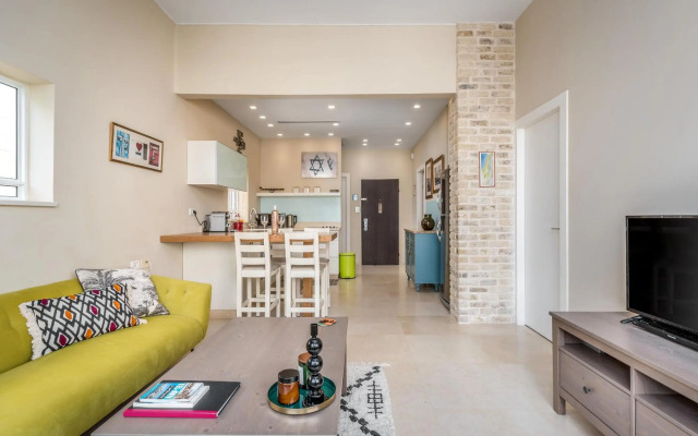 Ben-Gurion BLVD 2BDR close to the beach