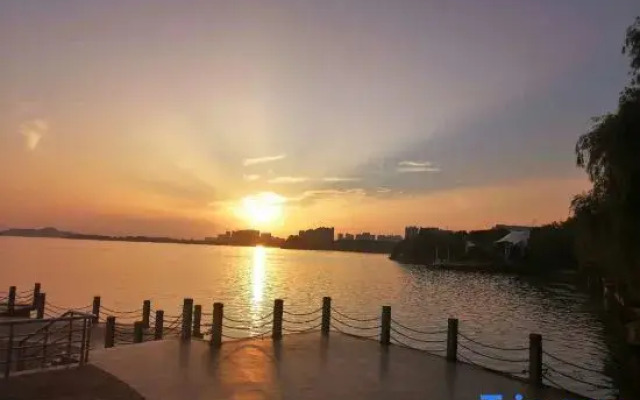 Yueyang Lexiang Theme Hotel