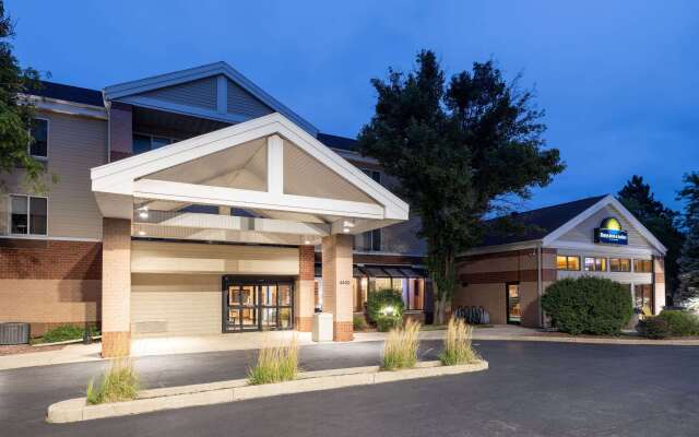 Days Inn & Suites by Wyndham Madison