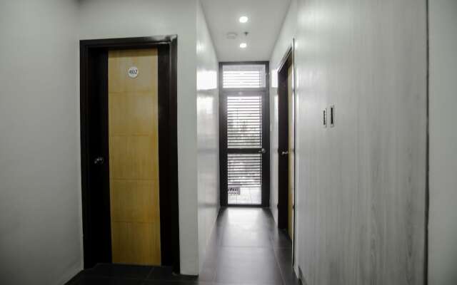 OYO 726 Sanchez Hotel