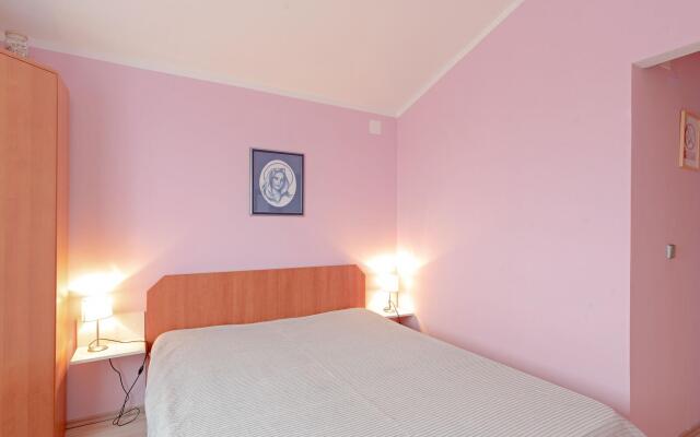 Modern Holiday Home in Mandre with Barbeque