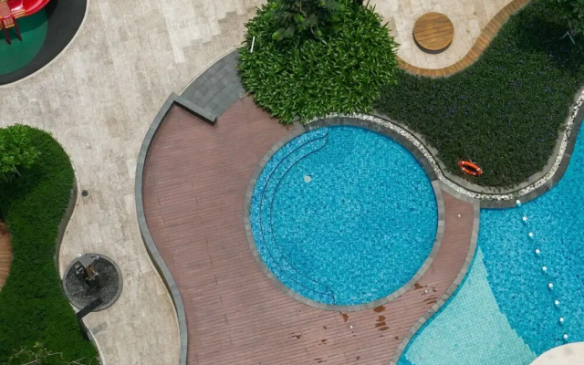 Pool View Studio Apartment at Puri Orchard