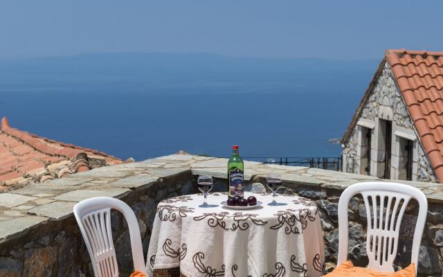 Sea breeze and stunning view in the heart of Mani