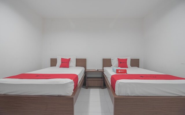 RedDoorz near Living Plaza Balikpapan